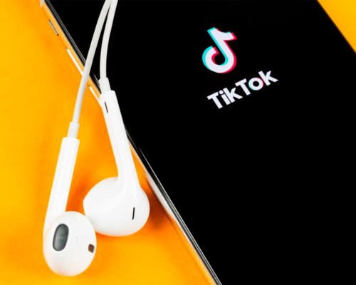 L'app Tik Tok è una delle più scaricate del momento. Ma di cosa si tratta?